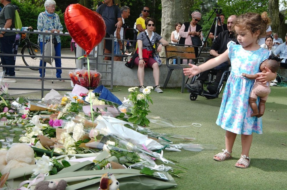 Po grozljivem napadu se dva otroka še vedno borita za življenje (foto: Profimedia)