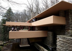 Poglejte to pravljično hišo, pod katero teče slap (FOTO)