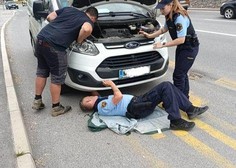 Policisti v Mariboru rešili ujetega mucka iz vozila (fotografije razkrivajo čudovito zgodbo)