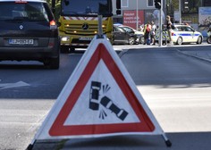 Grozljiva prometna nesreča na Primorskem: voznica podlegla poškodbam (policija pojasnjuje)