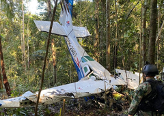 Neverjetna zgodba: štirje otroci preživeli letalsko nesrečo in 40 dni sami tavali po džungli (med njimi dojenček)
