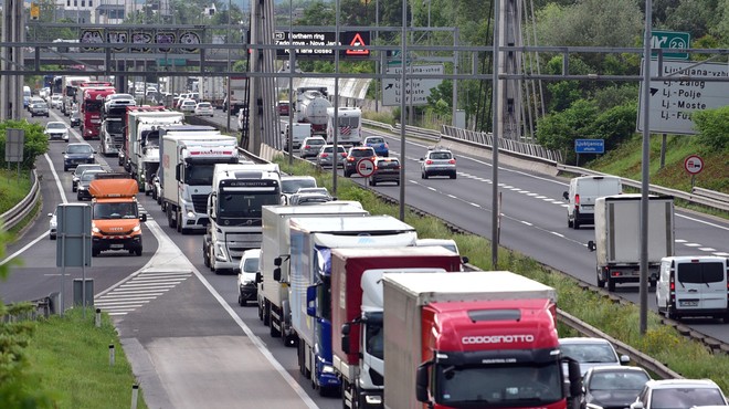 Nesreča na štajerki, avtocesta zaprta v obe smeri (foto: Igor Kupljenik / Bobo)