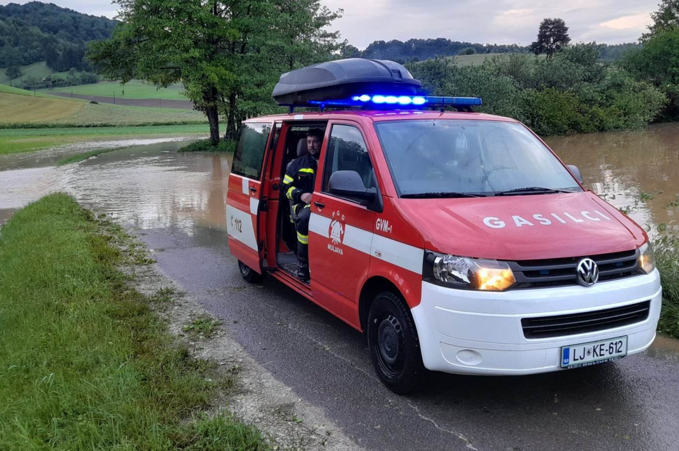 Po Sloveniji znova preglavice zaradi močnega deževja (nevšečnosti pa še ni konec) (foto: PGD Muljava)