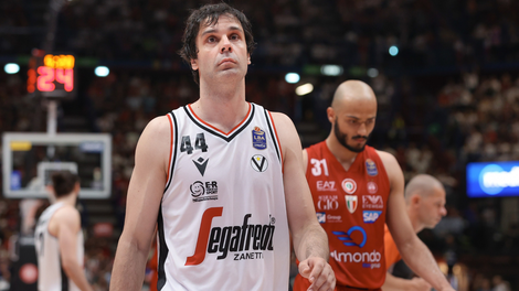 VIDEO: Miloš Teodosić fizično obračunal z razgretimi navijači (Srbu je zavrela kri)