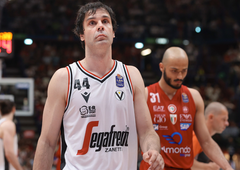 VIDEO: Miloš Teodosić fizično obračunal z razgretimi navijači (Srbu je zavrela kri)