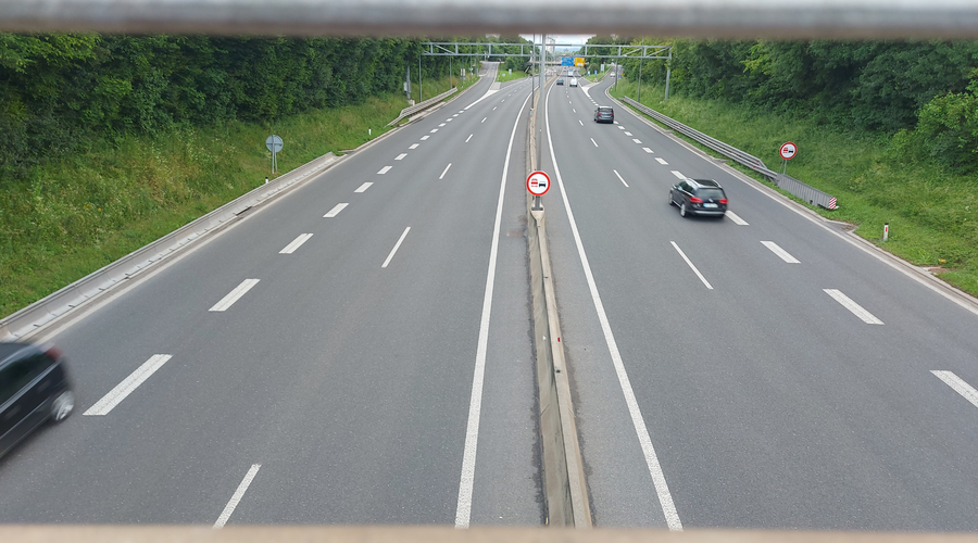 Na slovenskih avtocestah vzpostavljajo nov sistem merjenja hitrosti (deloval bo sekcijsko) (foto: Uredništvo)