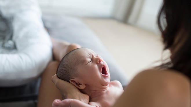 Temna plat materinstva: ste se tudi vi ob prvem stiku z novorojenčkom počutili prazno? (foto: Profimedia)