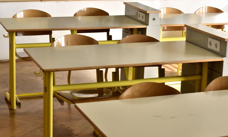 Šokantni padec uspeha slovenskih šolarjev: naši 15-letniki potonili pod svetovno povprečje!