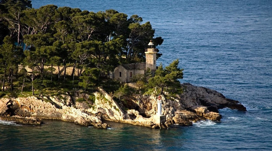 Ali na njem res straši? Čudovit hrvaški otok, ki ga nihče noče kupiti (foto: Profimedia)