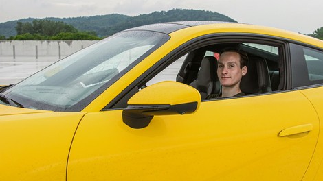 Domen Prevc najraje sede za volan te mrcine, lastil pa si je tudi neverjetnega starodobnika