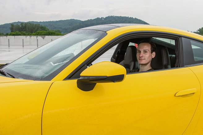 Domen Prevc najraje sede za volan te mrcine, lastil pa si je tudi neverjetnega starodobnika