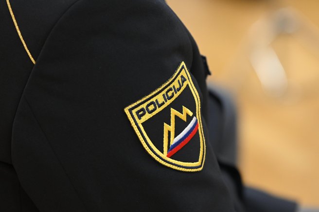 Policista na avtocesti opazila pretresljivo dogajanje: brez obotavljanja sta posredovala in rešila življenje