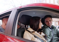 Komu mora delodajalec izplačati potne stroške, če se več sodelavcev na delo vozi v istem avtomobilu?