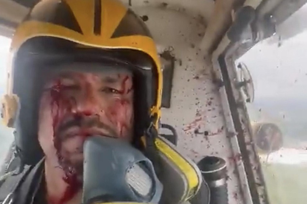 Šok! Med pilotiranjem vojaškega letala v pilota priletela velika ptica (VIDEO) (foto: Twitter, posnetek zaslona)