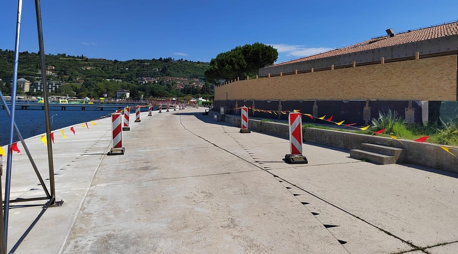 Najlepša portoroška plaža razkopana, oglasili so se odgovorni: "Zavedamo se, da se je prenova zavlekla v začetek turistične sezone" (FOTO) (foto: Osebni arhiv Irena Dolinšek)