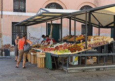 Drago sadje in zelenjava na hrvaški obali: največ boste za živila odšteli v ...