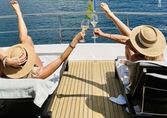 Kakšen luksuz! Lepa Brena to znano Slovenko povabila na svojo razkošno jahto (FOTO)