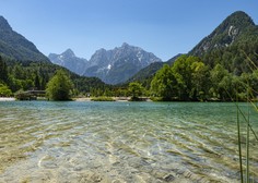 Tuji turisti o Sloveniji: ste že obiskali jezero 'Janša'?