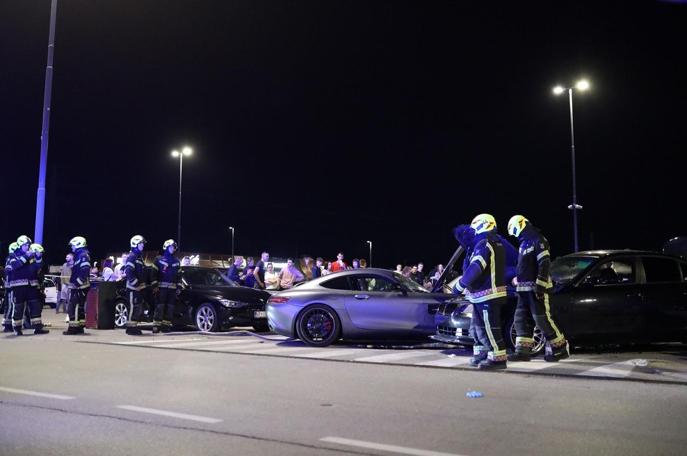 FOTO in VIDEO: Na parkirišču nakupovalnega središča voznik zapeljal v ljudi (več poškodovanih) (foto: Emica Elvedji/PixsellI-Bobo)