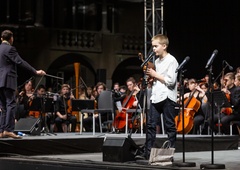 Od solz sreče do bučnega aplavza: 250 učencev s petjem navdušilo v Križankah