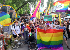 Središče prestolnice v barvah mavrice: na Paradi ponosa 3.500 udeležencev pozivalo k solidarnosti in dostojanstvu (FOTO)