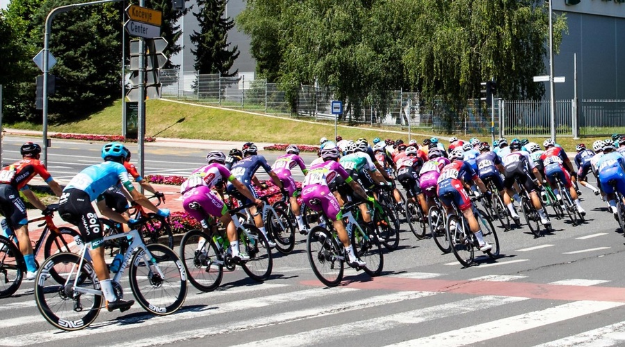 Španci morali odstopiti od kolesarske dirke Po Sloveniji: zagodli so jim kriminalci v Ljubljani (foto: Facebook/Tour of Slovenia)