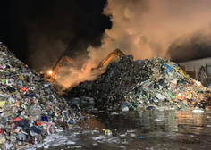 Požar v štajerskem zbirališču odpadkov: v boj z ognjenimi zublji kar 105 gasilcev
