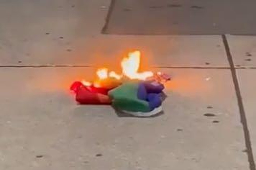 Tako velike sovražnosti v Ljubljani ni bilo že leta: "Po mestu gorijo mavrične zastave" (VIDEO) (foto: Posnetek zaslona)