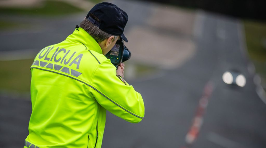 Pretežka noga mariborskih voznikov: ugotovili večje število kršitev, nekateri so močno prekoračili hitrost (foto: Facebook/Slovenska policija)