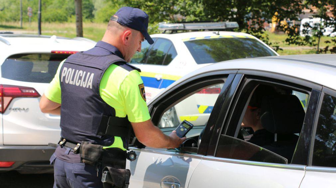 V veliki policijski akciji ustavili več tisoč voznikov, koliko jih je vozilo pod vplivom alkohola? (foto: Facebook/Slovenska policija)