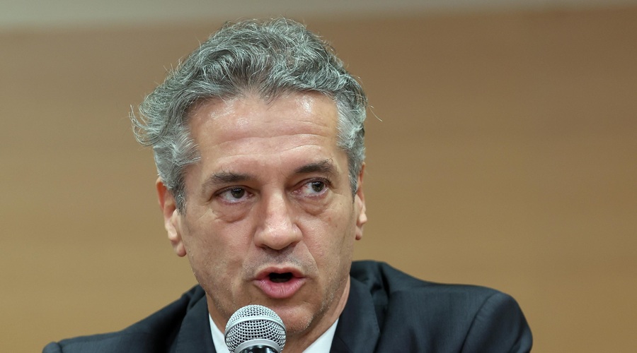 Kam je izginil Robert Golob? Slovenci kritični do predsednika vlade, ki je zdaj sporočil, naj vsi ... (foto: Borut Živulovič/Bobo)