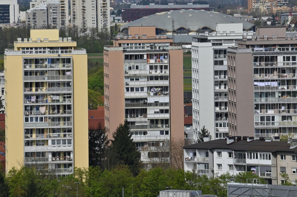 Ni mogla verjeti, kaj sosed počne v kopalnici – ko ga je soočila s tem, ji je pred nosom zaloputnil vrata (foto: Žiga Živulović j.r./Bobo)