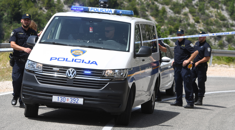 FOTO: Huda nesreča pri sosedih, v strmoglavljenju vojaškega helikopterja dva mrtva (foto: Hrvoje Jelavic/Pixsell/Bobo)