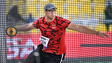 Leti, leti, leti ... rekord! Neverjetni Kristjan Čeh vnovič osupnil atletsko javnost