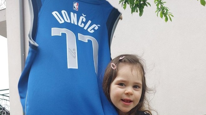 Pomagal je Luka, pomagajte tudi vi: 4-letna Karolina se bori s smrtonosno boleznijo, Dončić s čudovito gesto (foto: Facebook/Društvo Viljem Julijan)