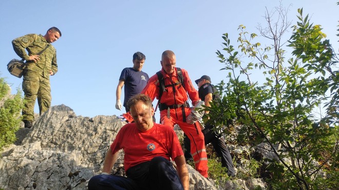 Tragična nesreča helikopterja na Hrvaškem: našli so še tretjega člana posadke (foto: Facebook/HGSS - Hrvatska Gorska Služba Spašavanja)