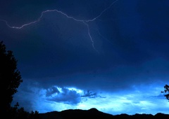 Oranžno opozorilo za vso Slovenijo: prihajata močnejši nevihtni celici