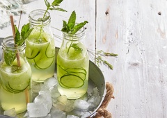 Ta sestavina v napitkih vas bo v vročih poletnih dneh še bolj osvežila kot limona