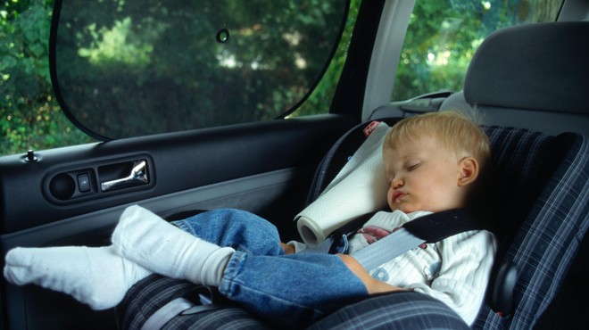 Ste prepričani, da ne bi nikoli mogli pozabiti otroka v razgretem vozilu? Strokovnjak razkriva, zakaj se lahko zgodi vsakemu (foto: Profimedia)