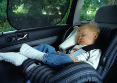 Ste prepričani, da ne bi nikoli mogli pozabiti otroka v razgretem vozilu? Strokovnjak razkriva, zakaj se lahko zgodi vsakemu