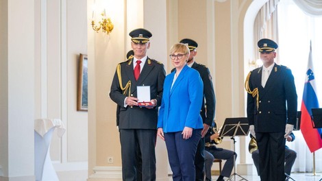 Pirc Musarjeva je Roberta Glavaša povišala v čin generalpodpolkovnika (FOTO)
