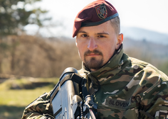 Naj slovenski vojak leta 2022 o zahtevnem delu ostrostrelca in o tem, koliko resnice je v vojaških filmih