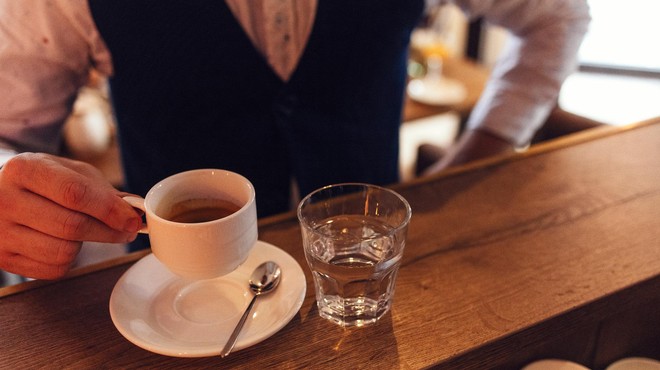 Obstajajo 4 zelo pomembni razlogi, zakaj je treba prvo jutranjo kavo spiti ob točno tem času (foto: Profimedia)