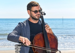 Ne boste verjeli, v kakšne razsežnosti gredo oboževalke Stjepana Hauserja: prodale so ...