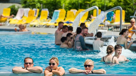 So cene ljubljanskih bazenov res zasoljene? Poglejte, koliko bi 4-članska družina odštela za kopanje na Dunaju