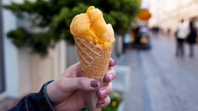 Osvežujoč pomarančni sladoled za vroče poletne dni – pripravite ga sami (recept) (foto: Profimedia)