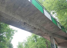 Stanovalcem ljubljanskega naselja skrbi povzroča most, ta je v slabem stanju in razpada: "Čakamo, da se sesuje"