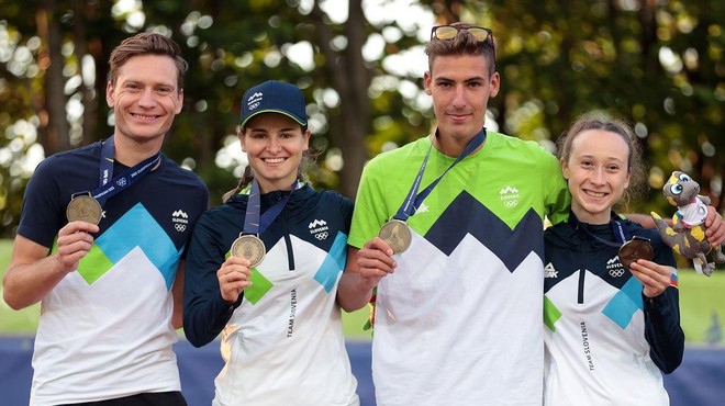 Nova medalja za slovenske skakalce: na ekipni tekmi so jih premagali le ... (foto: Instagram/sloveniaolympicteam)