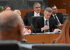 Vlada sprejela zakon, ki v Sloveniji že dolgo dviguje prah: kaj vse nam prinaša dolgotrajna oskrba?