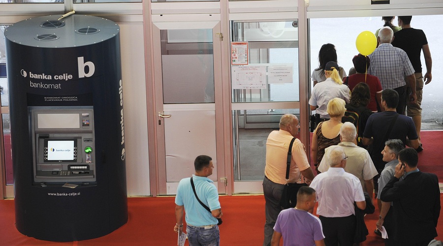 Lažje do posojila: ste tudi vi med Slovenci, ki so po novem kreditno sposobni? (foto: Žiga Živulovič jr./Bobo)